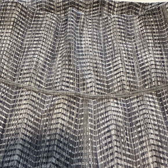 LULULEMON LEGGINGS - SIZE 4 - Picture 6 of 9